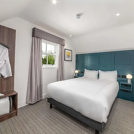 Mercure Salisbury White Hart Hotel & Apartments Exterior photo