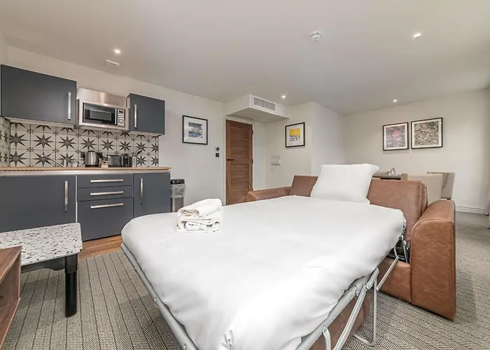 Mercure Salisbury White Hart Hotel & Apartments