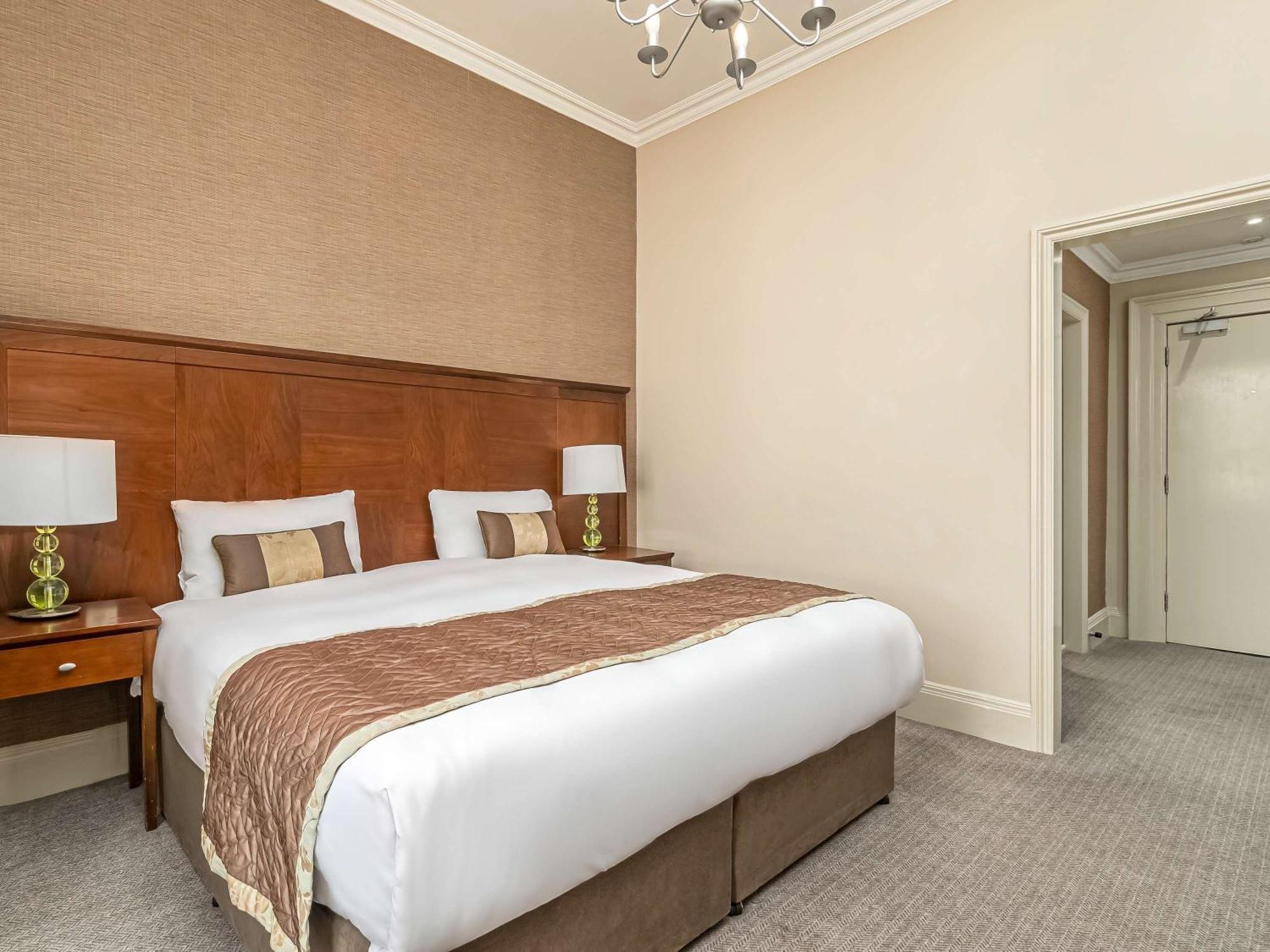 Mercure White Hart & Hotel 4*