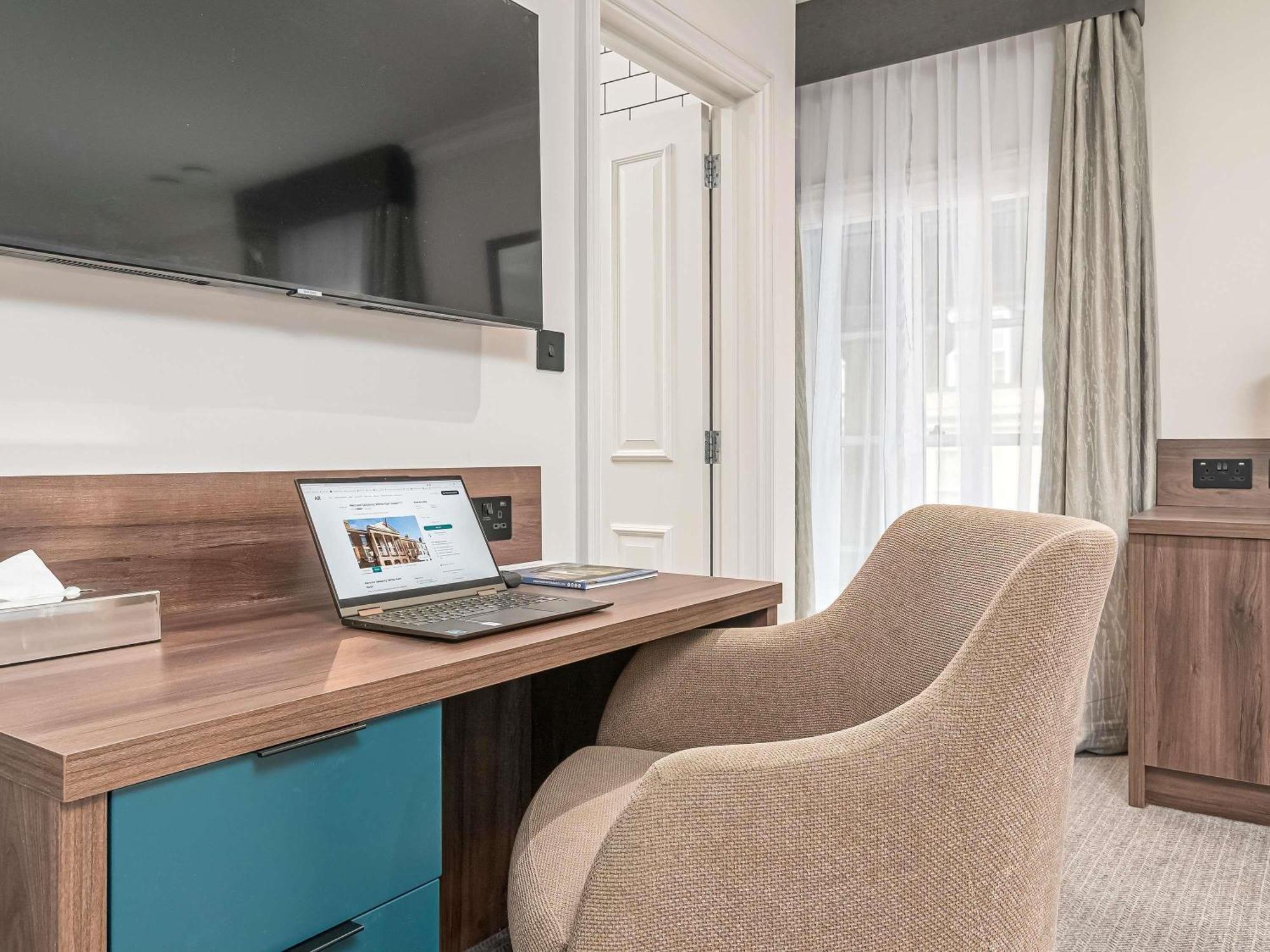 Mercure White Hart & 4*